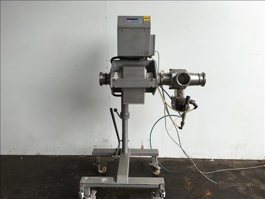 Pipeline metal detector