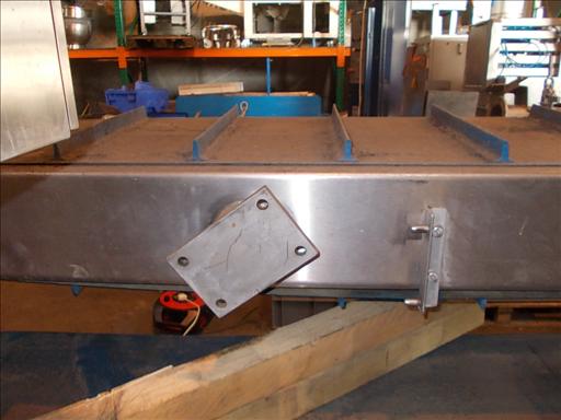 Stainless framed flighted elevator belt conveyor