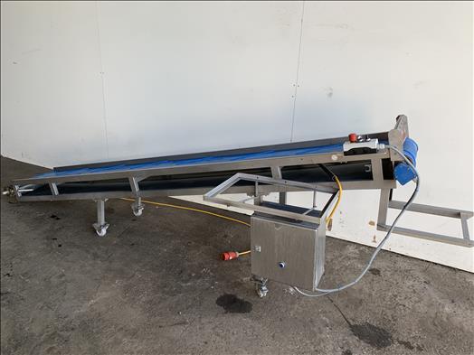flighted elevator conveyor