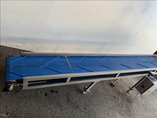 flighted elevator conveyor