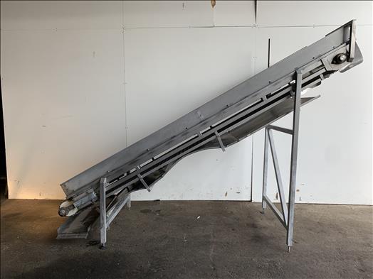 flighted elevator conveyor