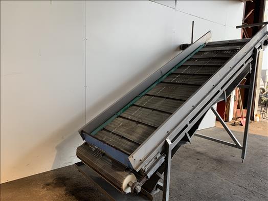 flighted elevator conveyor