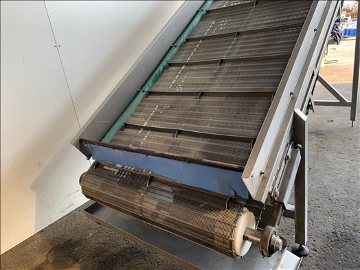 flighted elevator conveyor