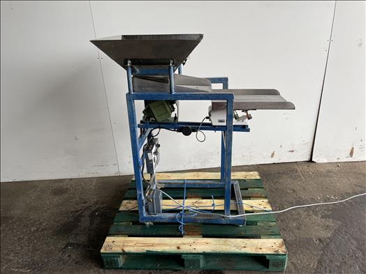 Vibratory conveyor