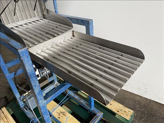 Vibratory conveyor