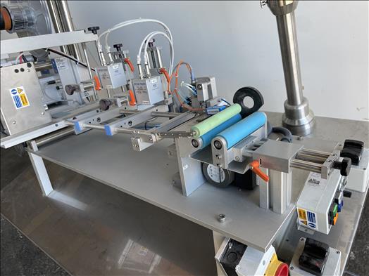 Semi automatic wrap labeller