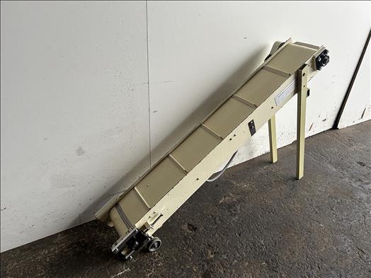 flighted elevator conveyor