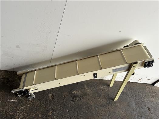 flighted elevator conveyor