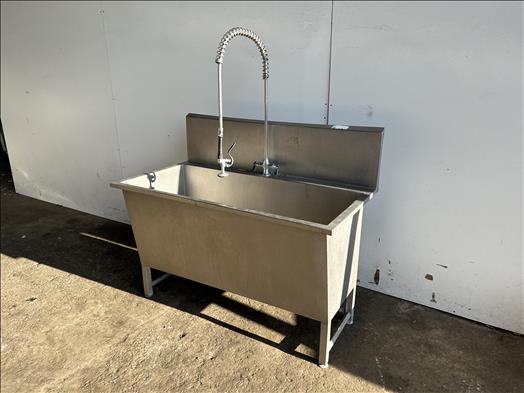Stainless sink