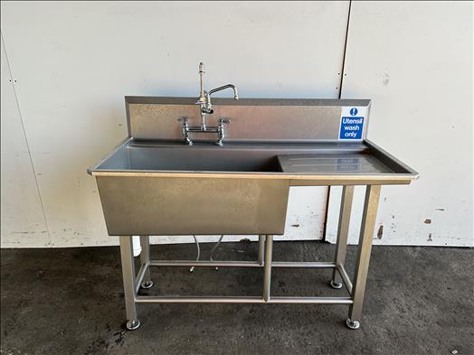 Stainless sink