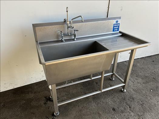 Stainless sink