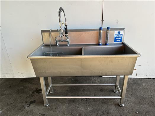 Stainless sink