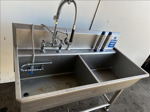 Stainless sink