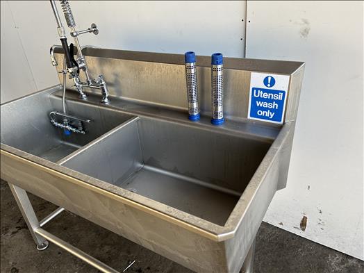 Stainless sink