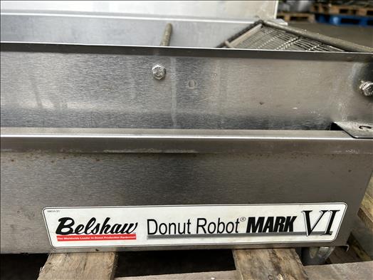 Automatic donut fryer