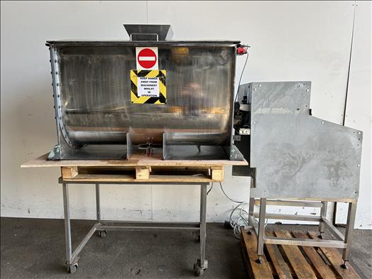 Ribbon blender