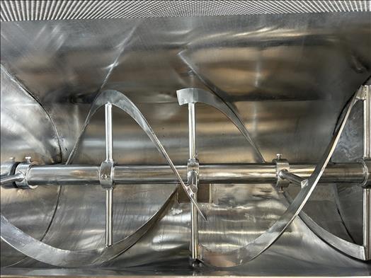 Ribbon blender