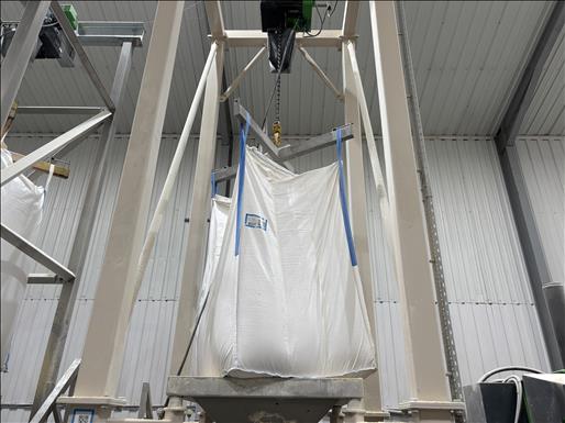 Bulk bag discharge station