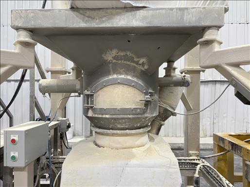 Bulk bag discharge station
