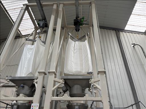Bulk bag discharge station