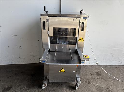 Automatic round cake cutter