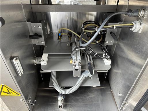 Automatic round cake cutter