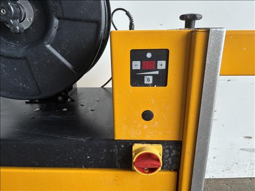 Strapping machine
