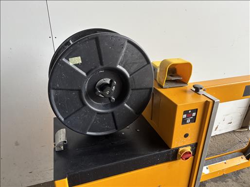 Strapping machine