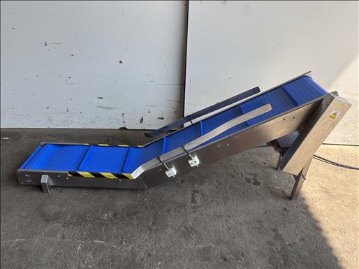 flighted elevator conveyor