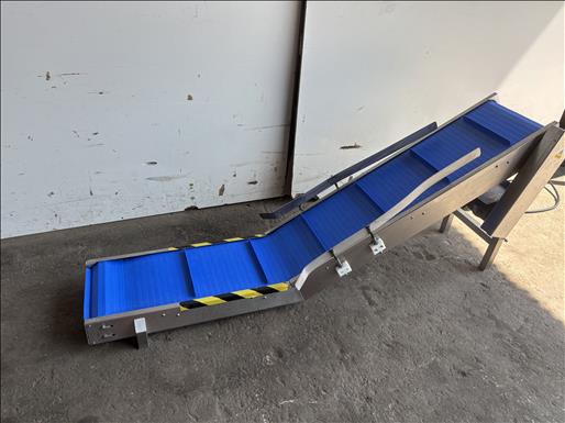 flighted elevator conveyor