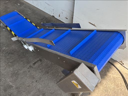 flighted elevator conveyor