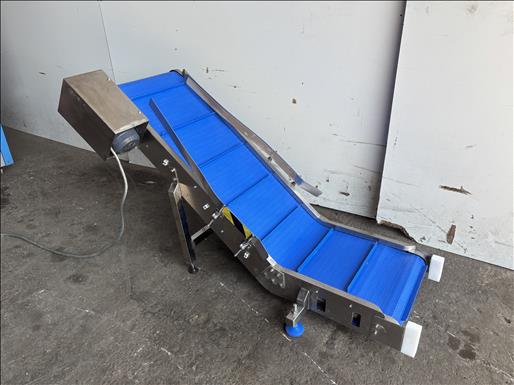 Flighted elevator conveyor