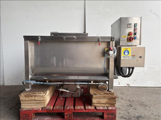 Ribbon blender
