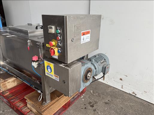 Ribbon blender