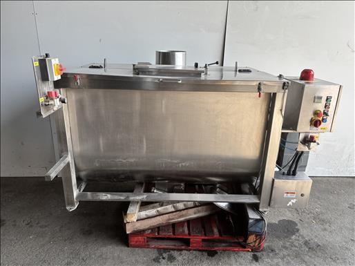 Ribbon blender
