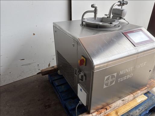Chocolate tempering machine
