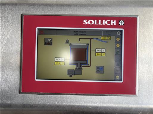 Chocolate tempering machine