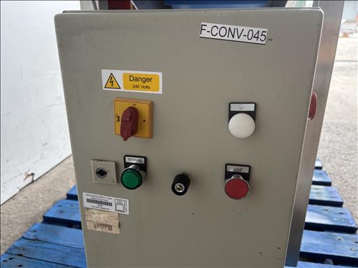 Flighted elevator conveyor
