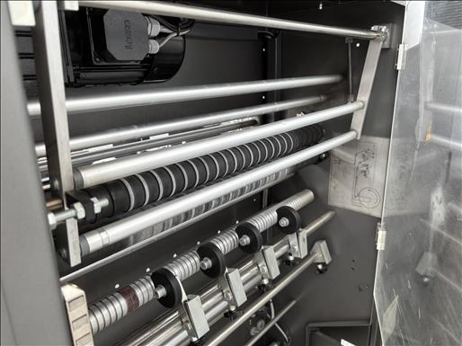 Fully automatic side sealer