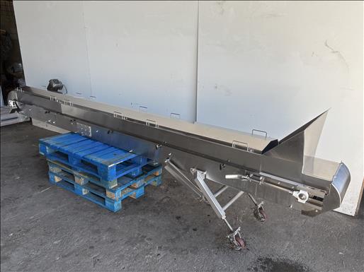 Flighted conveyor