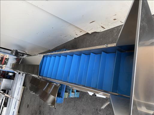 Flighted conveyor