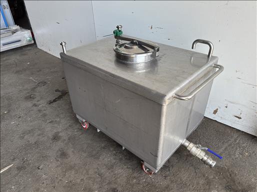 Holding tank