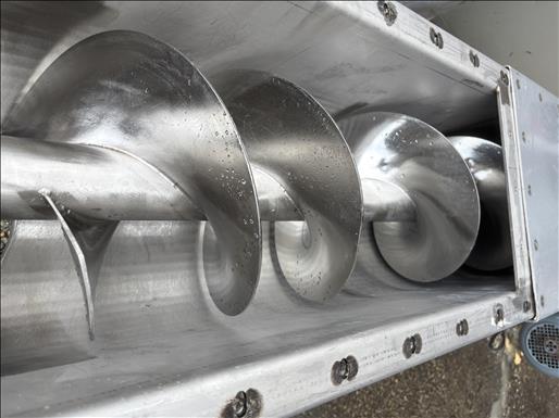 Screw conveyor