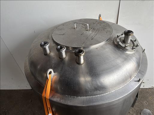 Holding tank