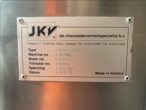 Chocolate tempering machine