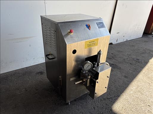 Piston homogeniser