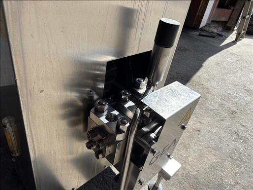 Piston homogeniser