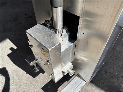 Piston homogeniser