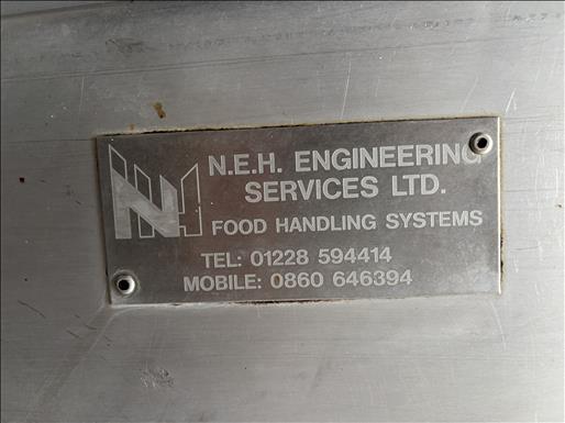 Flighted elevator conveyor