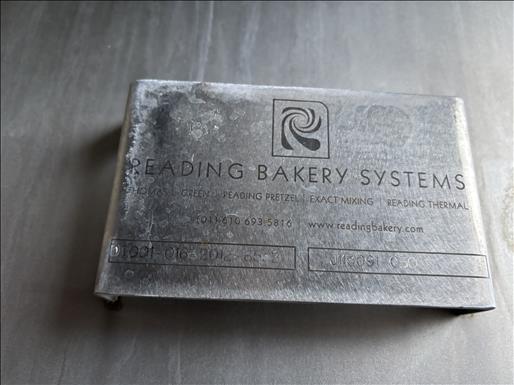 Flighted elevator conveyor